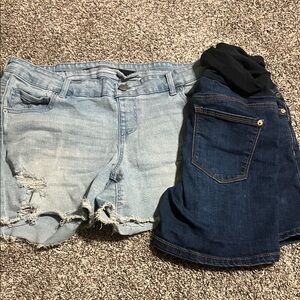 (6/$10) Large & Medium Maternity Shorts